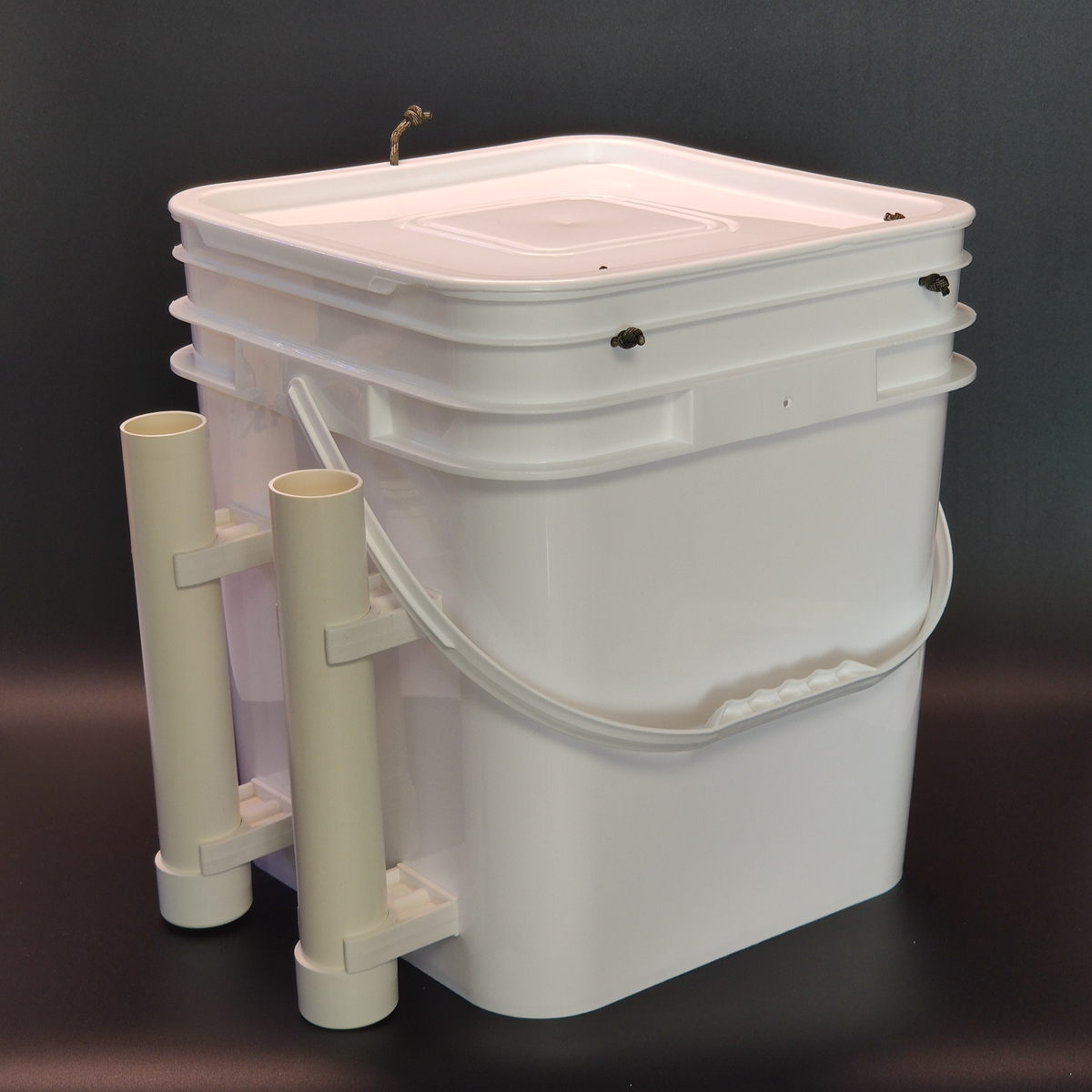 25L WHITE DRUM + 2 WHITE BARREL + STICKER